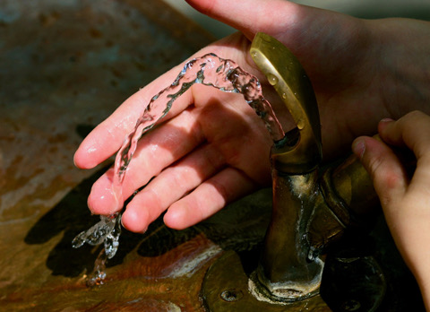 Moe van blije beloften?